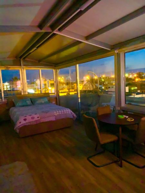 Modern New Studio near Marina/Casino/New Port/Beach with balcony/ships view